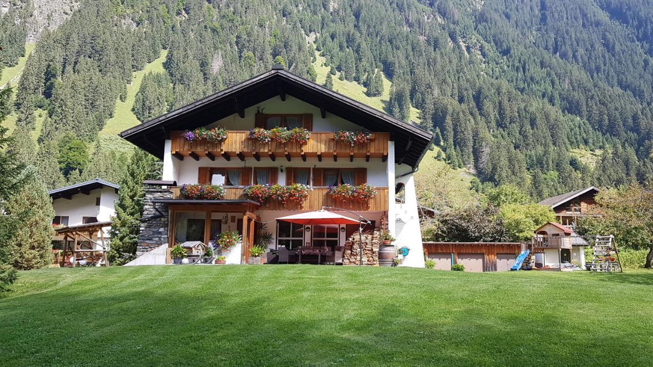 Haus Hubertus - Gaestehaus Sahler Partenen Exterior foto