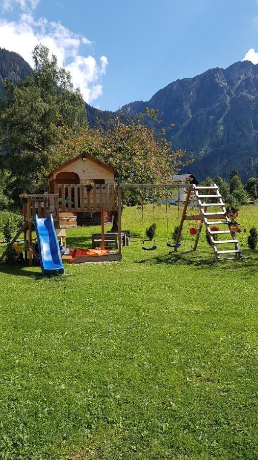 Haus Hubertus - Gaestehaus Sahler Partenen Exterior foto